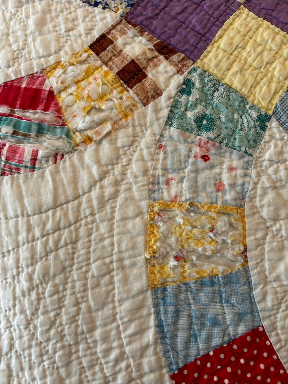 Vintage Double Wedding Ring Quilt - Cream Background with Multicolor Rings - Picture 8 of 16